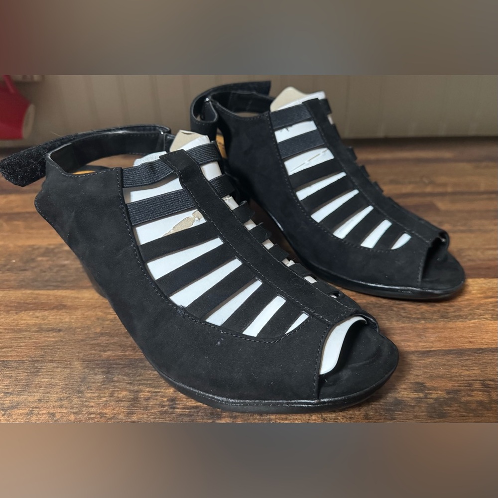 NIB Black Cloudwalkers by Avenue Vallie Heel Slingback Velcro Sandals Size 11 W